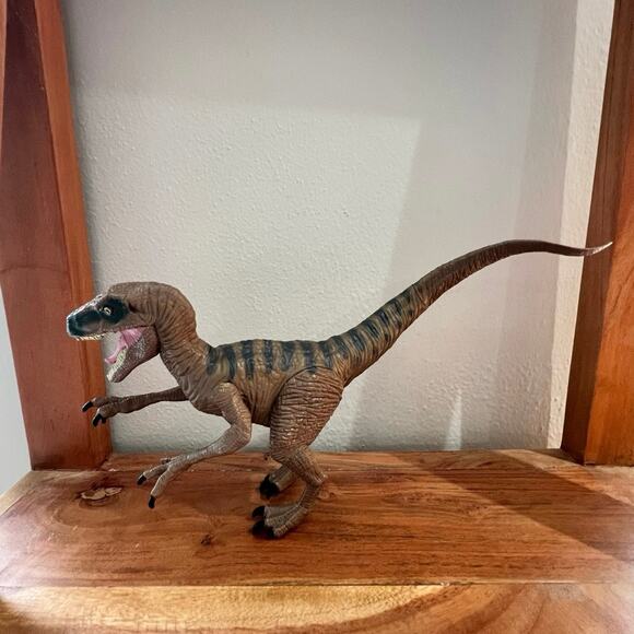 Jurassic World 2015 Toy Dinosaur Velociraptor Lot Charlie and Delta Figures - Picture 4 of 11